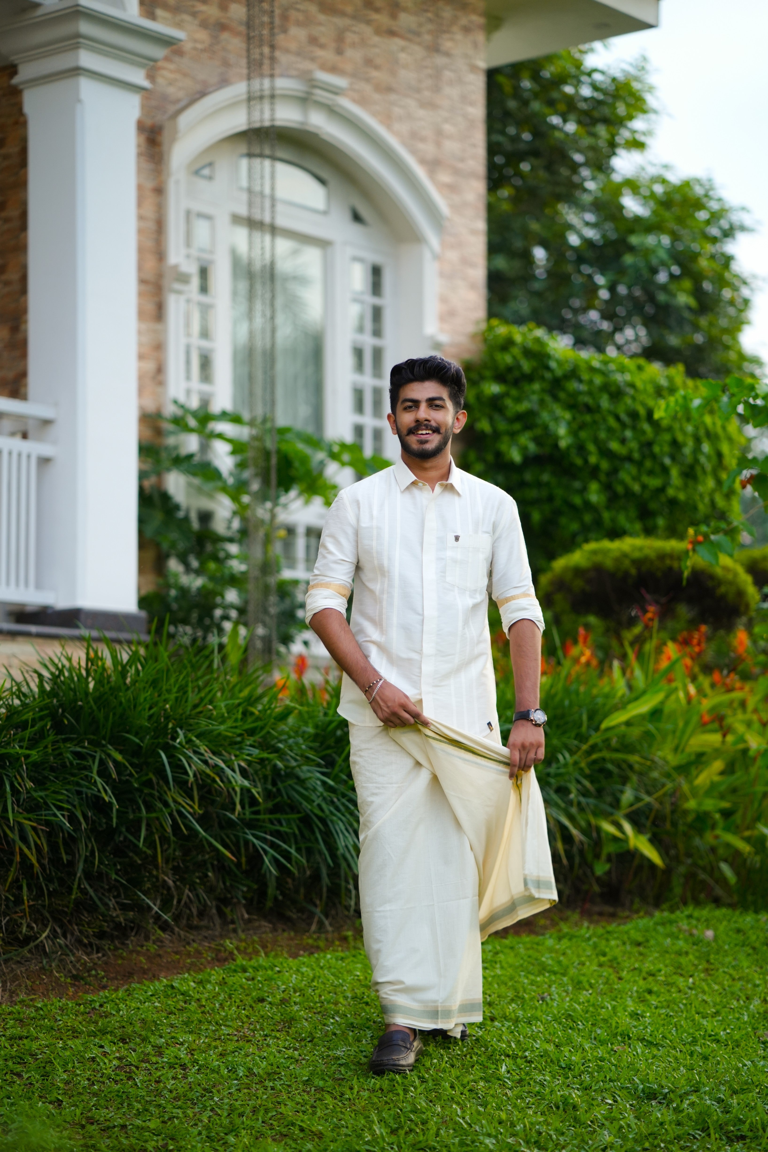 Off White Plain Silk Cutaway Collar Shirt with Gold Zari Detailing (Shirt + Kasavu Munde )